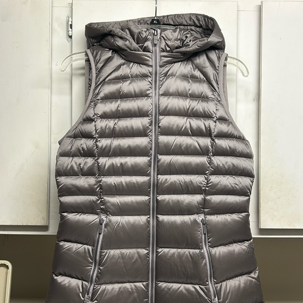 Lululemon Puffer Vest. Detacha hood sz6